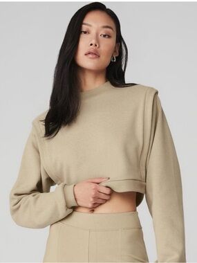 ALO Yoga Cropped Sweatshirt in Light Beige